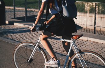Homburg startet Tag der Verkehrssicherheit und STADTRADELN woman riding white rigid bike