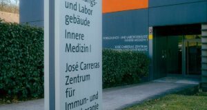 Eingang zum José Carreras-Center am Uniklinikum Homburg