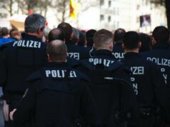 Vernichtende Bilanz: CDU sieht Minister Jost vor den Trümmern der Polizeireform police standing on road during daytime