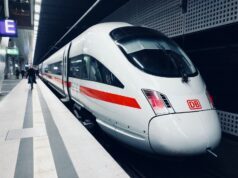 FDP warnt: Saarbrücken darf nicht vom Fernverkehr abgehängt werden white and red DB train subway