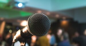silver corded microphone in shallow focus photography
