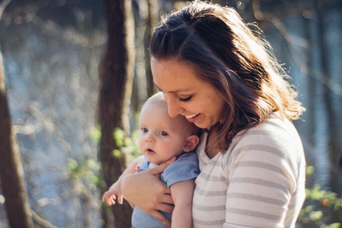 Mutter Kind Photo by Joshua Rodriguez woman carrying baby near trees