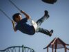 Spielplatzfest am Anger in Schwarzenbach: Schatzsuche, Kuchen und Gespräche boy sitting on swing chair