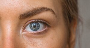 close-up photo of persons eye