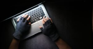 person in black long sleeve shirt using macbook pro