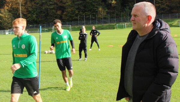 Dieter Gerstung, seit Anfang Oktober der sportliche Leiter des FC Homburg, schaut sich  auch die Trainingseinheiten des Regionalligateams stetig an. Am Samstag kehr er mit seinem neuen Verein an alte Wirkungsstätte SGV Freiberg zurück. Foto: Markus Hagen