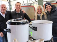 Warm essen, Gutes tun: Suppenküche auf dem Marktplatz unterstützt das DRK Homburg