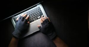 person in black long sleeve shirt using macbook pro