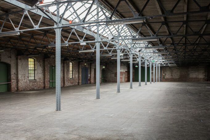 Photo by Wilhelm Gunkel gray concrete flooring