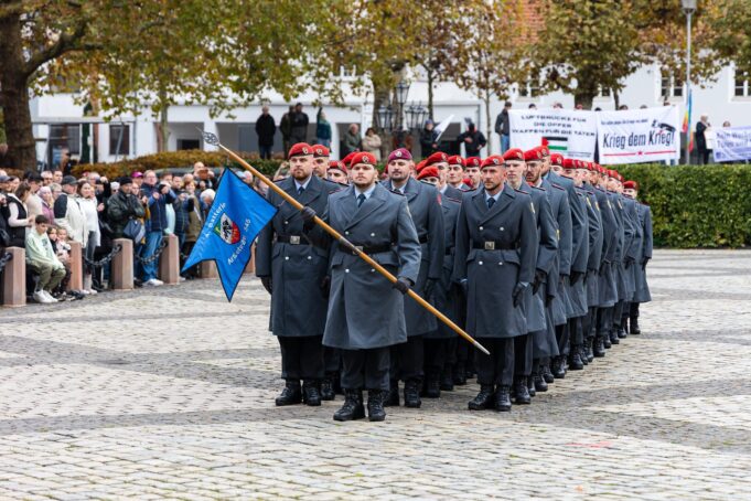 70-jahre-bundeswehr-geloebnis-saarbruecken-913624967_6079c02ece_k