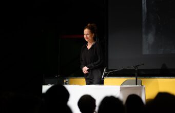 Nähe ohne Showeffekte: Claudia Michelsen lässt Marlene Dietrich in Homburg lebendig werden