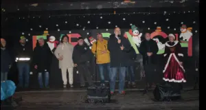 Oberbürgermeister Forster begrüßt Gäste des Erbacher Weihnachtsmarkts