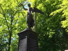 VHS-Programm vereint Promi-Gräber, Tomaten-Vielfalt und Klimawandel