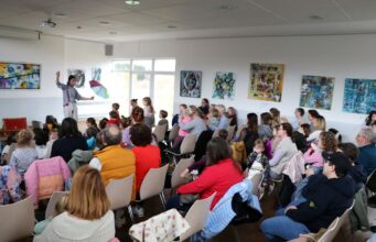 Lachen statt Bildschirm – Fast 300 Kinder feiern Clown Joaquino in Homburg