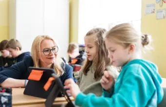 Lernwerkzeug statt Spielzeug: Kirkeler Grundschule leistet digitale Pionierarbeit