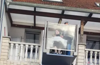 Schutzengel-Lift beendet Treppen-Kraftakt für demenzkranke Brüder