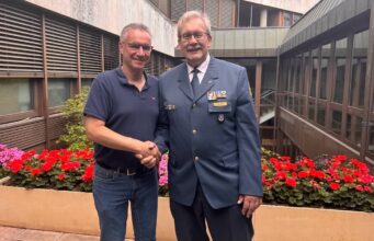 Landrat gratuliert: Bundesverdienstkreuz für THW-Helfer Bentz
