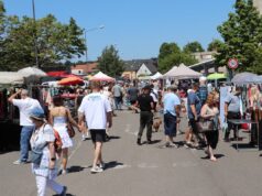 Homburger Flohmarkt in Bildern: Besucher, Stände und kleine Fundstücke