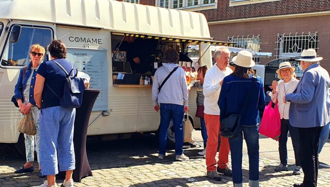 hbg1_5830_attachment_0_der_als_kaffeebar_umgebaute_oldtimer_der_st._ingberter_kaffeeroesterei_comame_mueller-lang