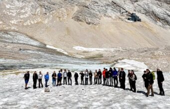 Johanneum-Schüler erleben am Zugspitzgletscher den Klimawandel hautnah