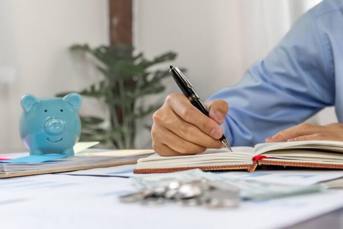 Steuern Finanzen Geld Wirtschaft Rente Bürokratie Sparen