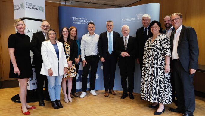 gruppenfoto_zur_unterzeichnung_des_mou_und_loi