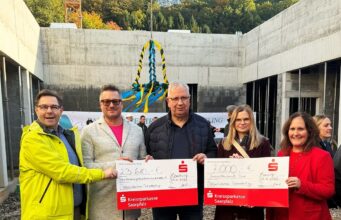 Homburg: Spendenaktion bringt Rollstuhlschaukel für Palliativzentrum näher