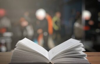 Anne Pietzka liest in Kirkel über Selbstzweifel und das Impostor-Syndrom