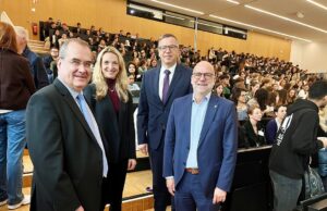 400 Erstsemester starten an Homburger Medizinischer Fakultät